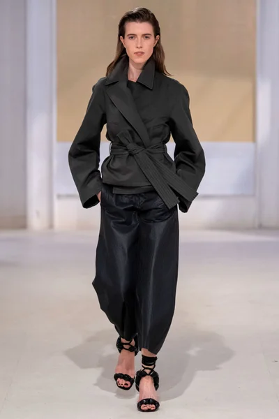 Look 15